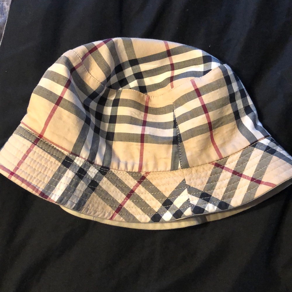 Burberry bucket hat